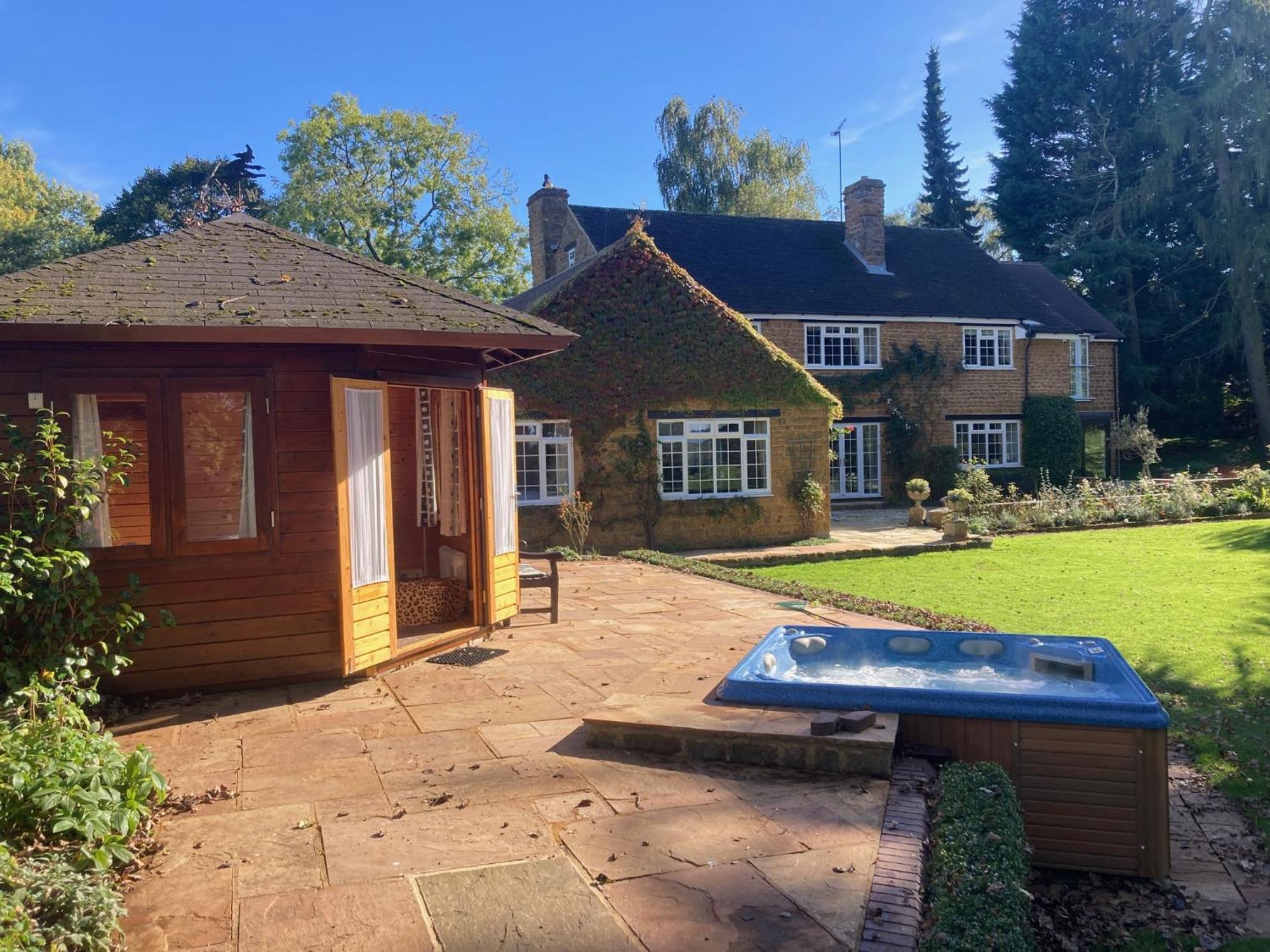 Exclusive 2 Bedroom Apartment With Summer House And Hot Tub Daventry Exterior foto
